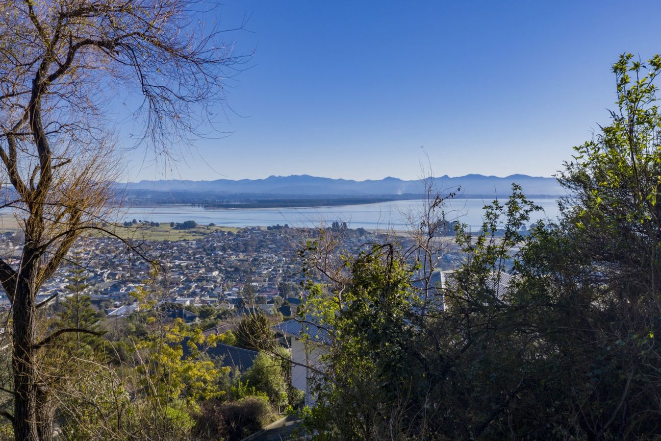 Windows Over Tasman Bay - Vista 2