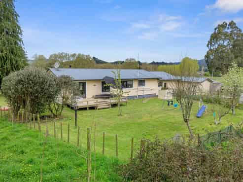 320 Rehi Road, Ngakuru