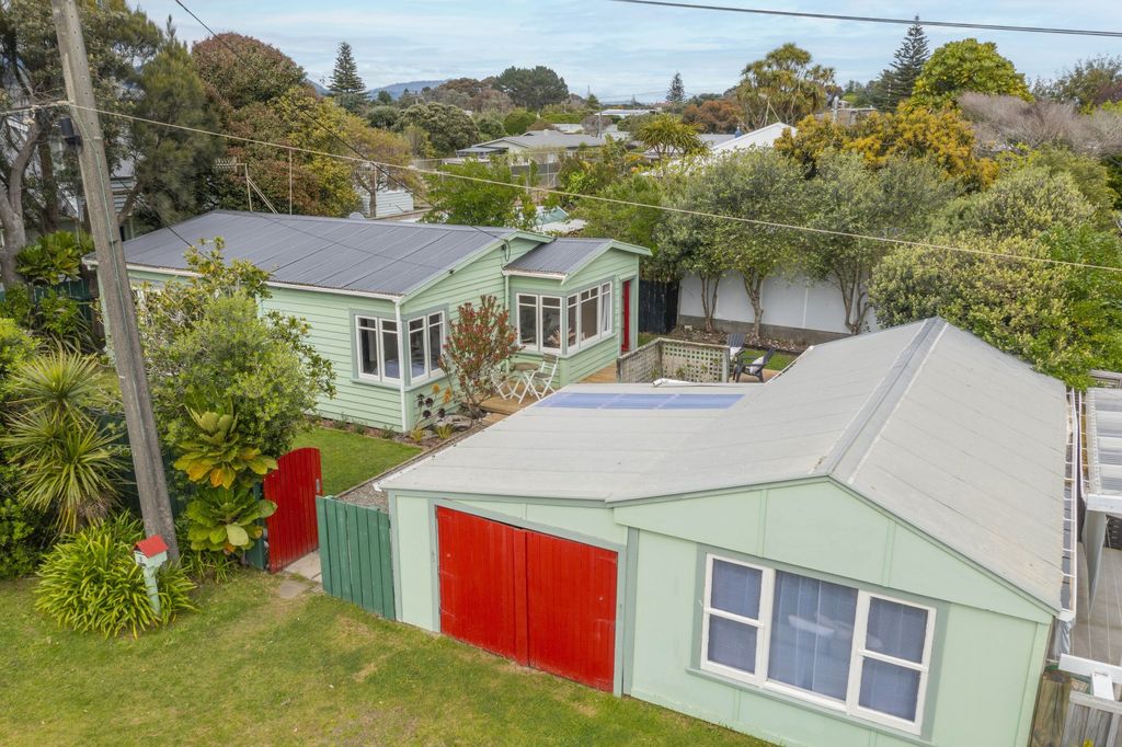 Property value 2 Hemara Street, Waikanae Beach realestate.co.nz
