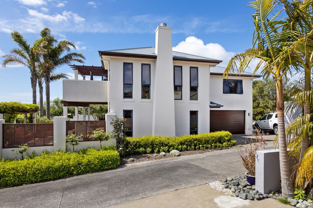 Property value 2/33 Brightside Road, Stanmore Bay realestate.co.nz