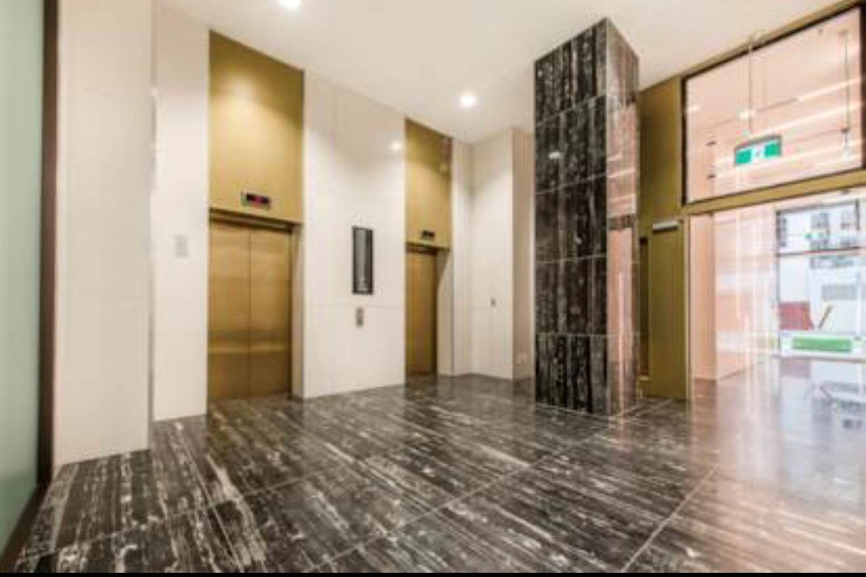 Modern living in A Prime Location - Fler