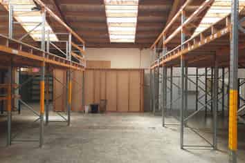 Workshop + Offices - 530m2 - Long & Short Term