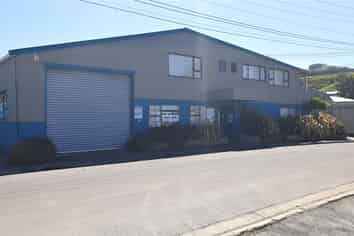 Workshop + Offices - 530m2 - Long & Short Term