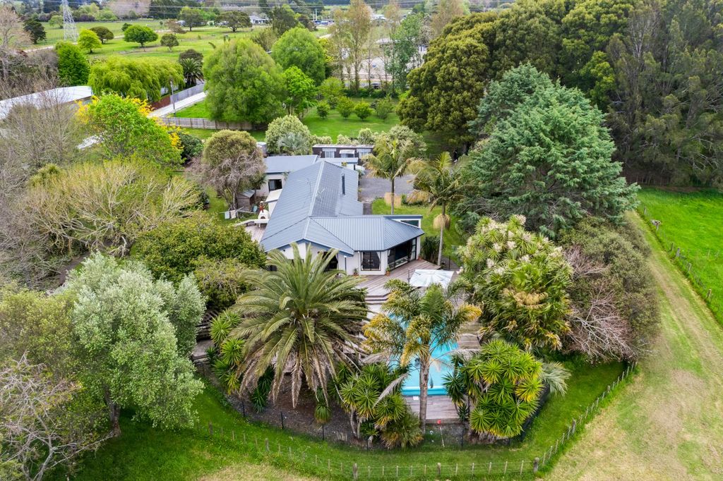 Property value 220 Boord Crescent, Kumeu realestate.co.nz