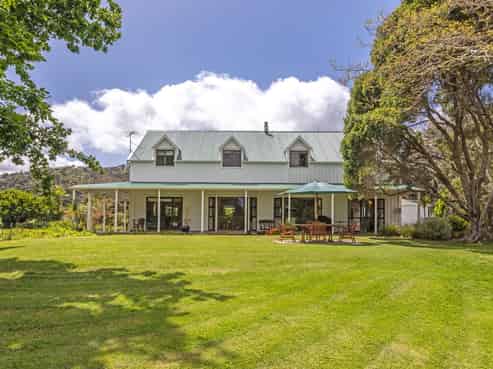 Jacaranda Lodge, 3195 Tiki Road, Coromandel