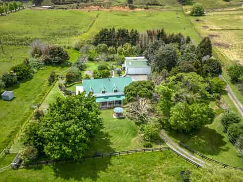 Jacaranda Lodge, 3195 Tiki Road, Coromandel