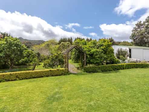 "Jacaranda Lodge"