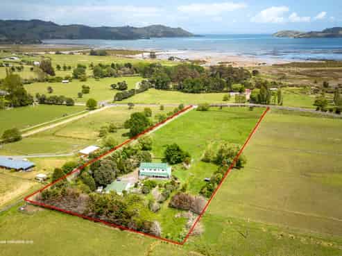 "Jacaranda Lodge"