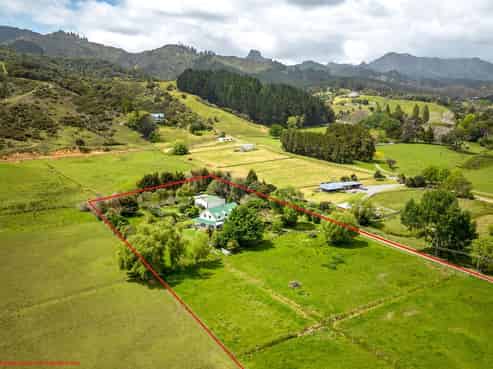 "Jacaranda Lodge"