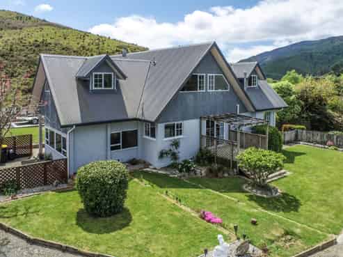 167 Cable Bay Road, Hira
