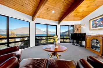 Queenstown's Balmoral Lodge For Sale