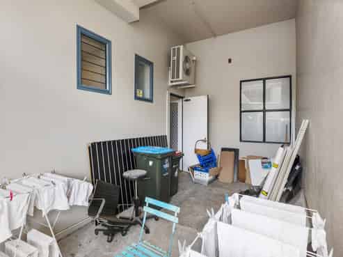 Three Lamps retail: new five-year lease