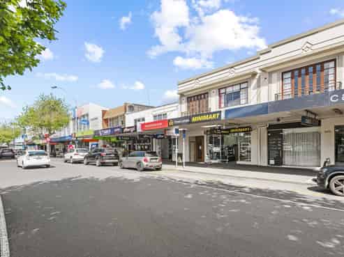 Three Lamps retail: new five-year lease