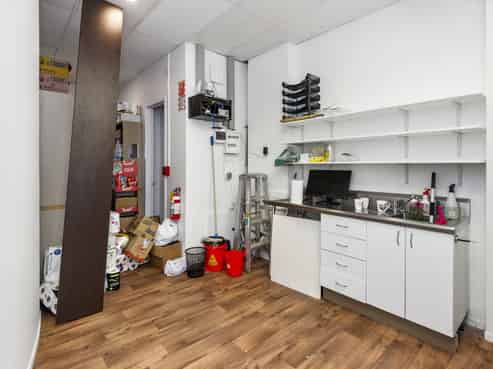 Three Lamps retail: new five-year lease