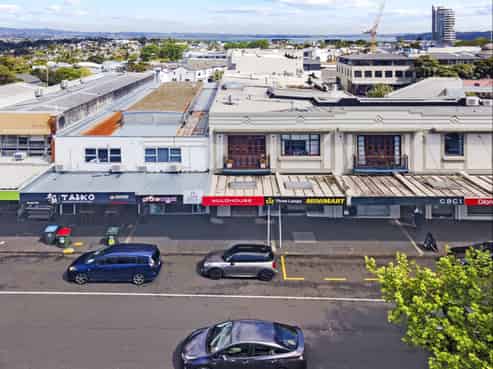 Three Lamps retail: new five-year lease