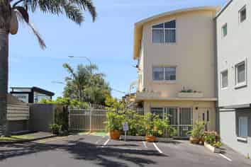 1a/268 Onewa Road, Birkenhead