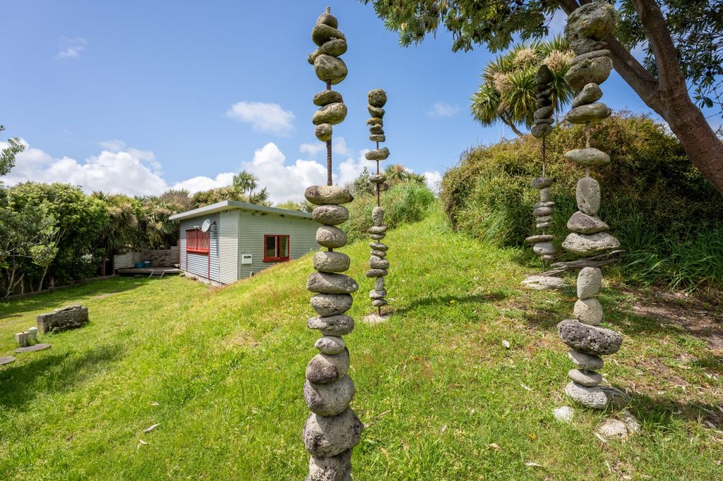 Property value 42 Sarah Street, Waikawa Beach realestate.co.nz
