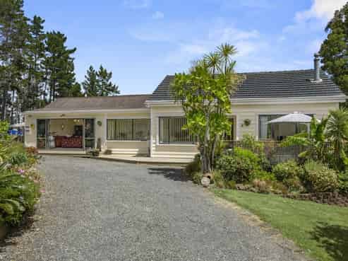 1258 East Coast Road, Redvale