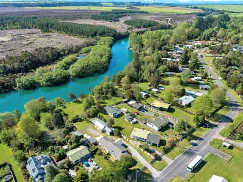 1249 River Road, Broadlands Forest