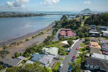 Residential development opportunity - Water views!