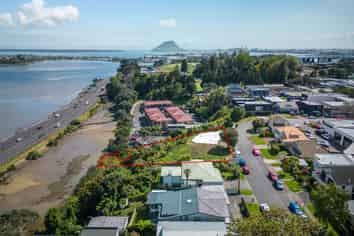 Residential development opportunity - Water views!