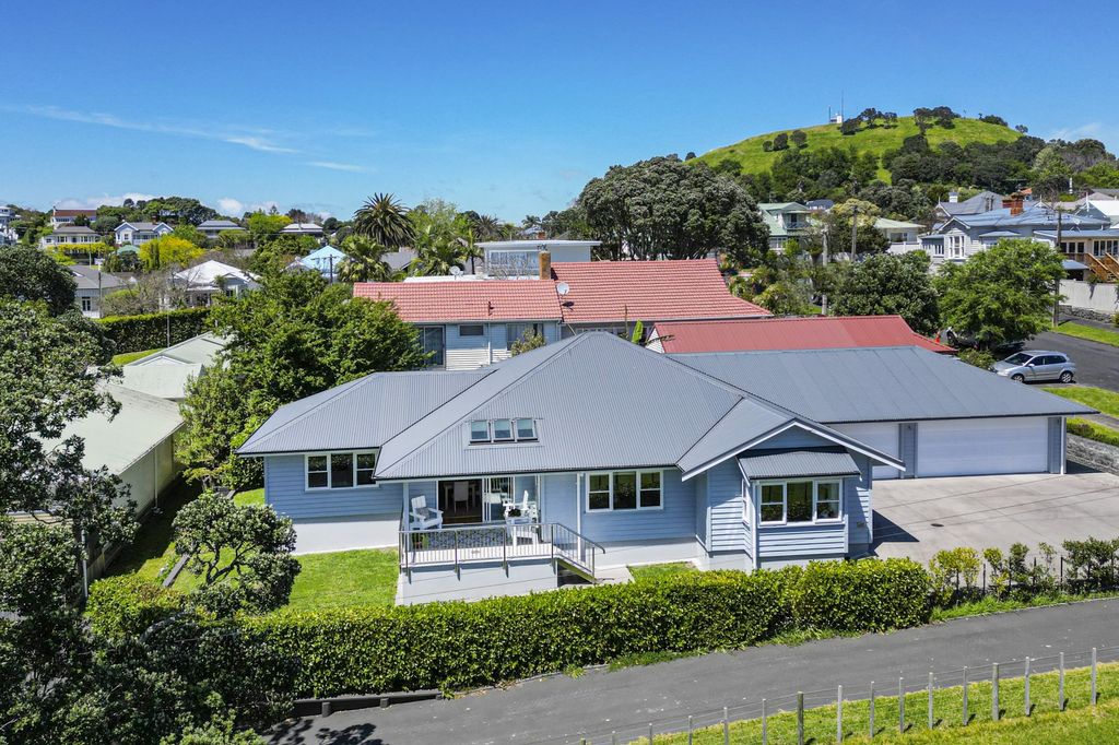 Property value 8 Empire Road, Devonport realestate.co.nz