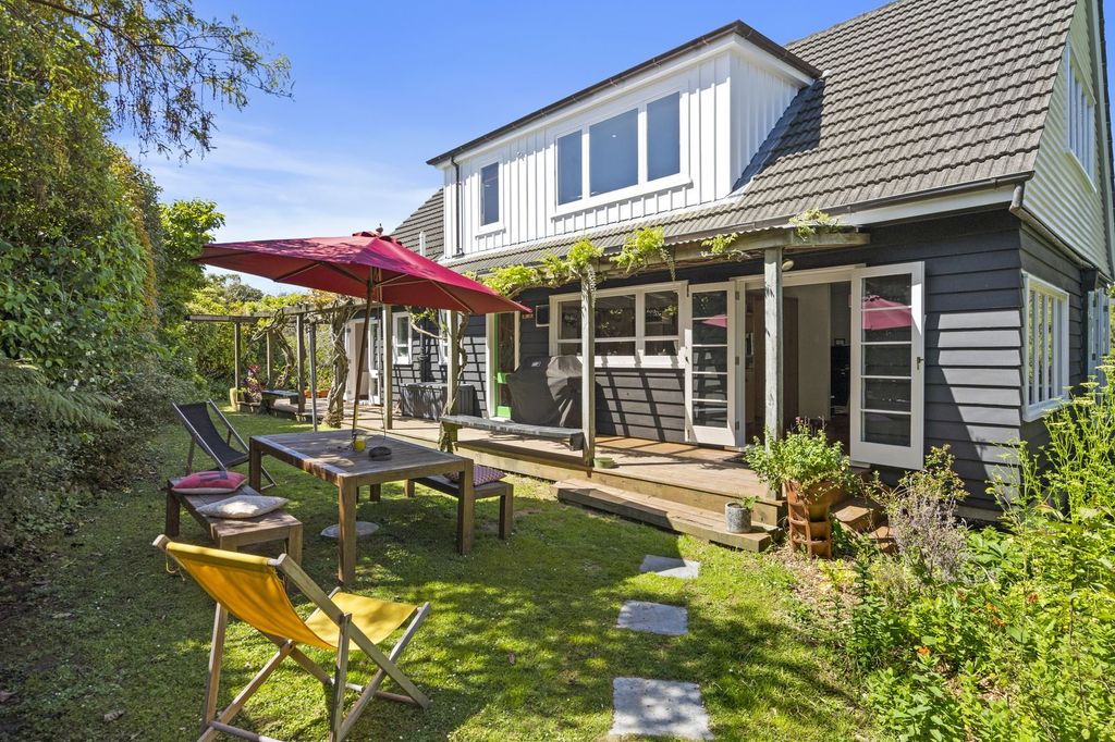 Property value 20 Belmont Terrace, Belmont realestate.co.nz