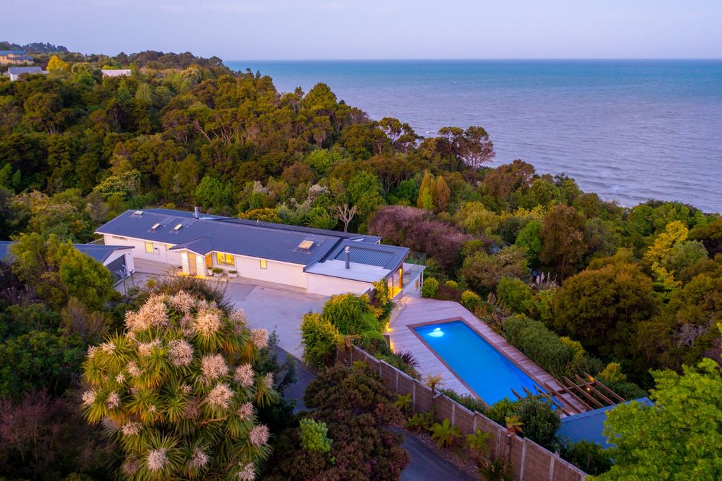 Property value 28 Brabant Drive, Ruby Bay realestate.co.nz