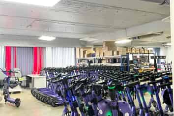 Ground floor warehousing in Newton!