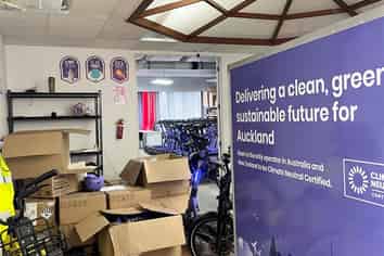 Ground floor warehousing in Newton!