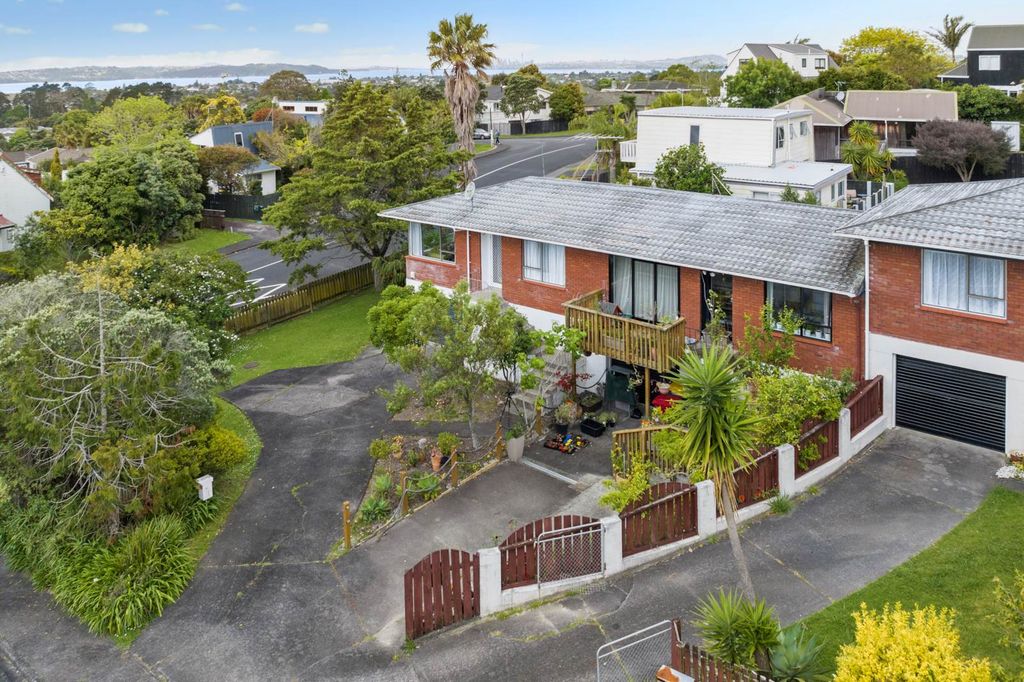 Property value 1/1 Forsythe Place, Massey realestate.co.nz