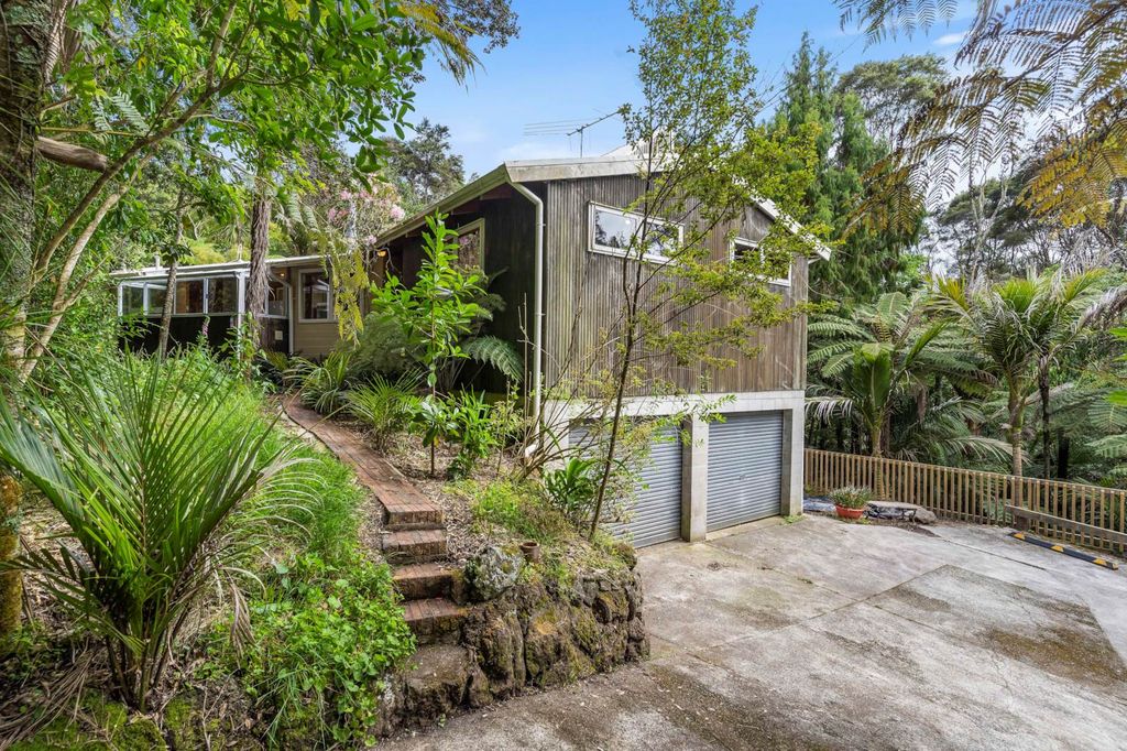 Property value 26 Sylvan Valley Avenue, Titirangi realestate.co.nz