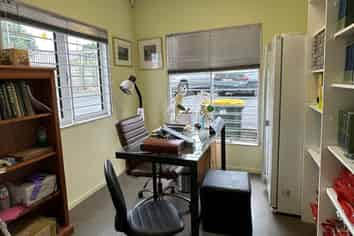 AFFORDABLE BITE-SIZED RETAIL SHOP
