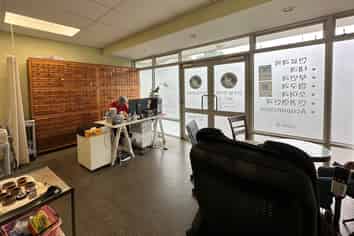 AFFORDABLE BITE-SIZED RETAIL SHOP
