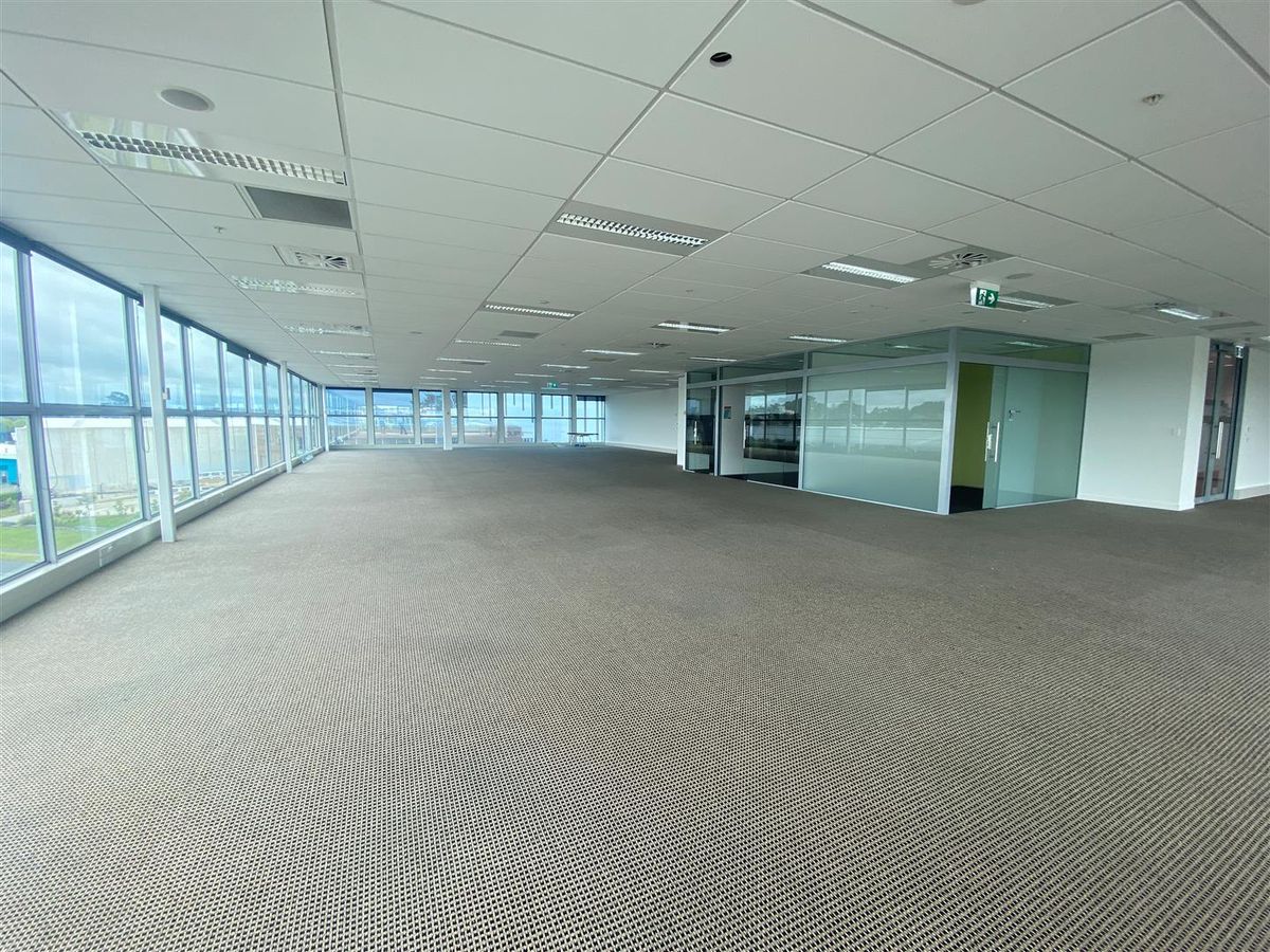 Large Business? Your new office awaits! - Vista 6