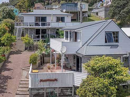 111 The Grove, Onemana