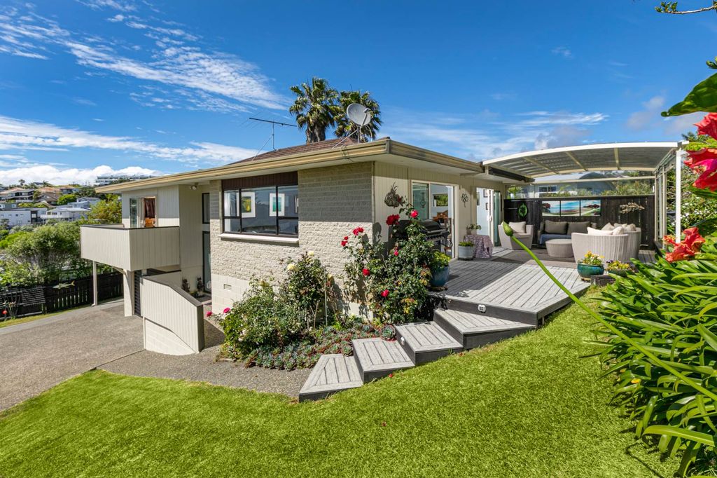 Property value 2/25 Korotaha Terrace, Rothesay Bay realestate.co.nz