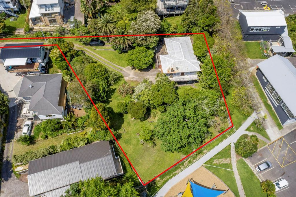 Property value 12 Woodside Avenue, Northcote realestate.co.nz