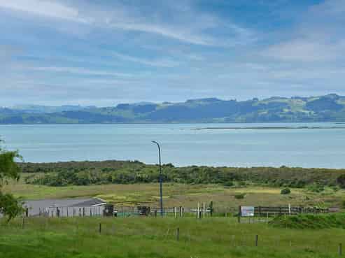 125 Tuparekura Road, South Head
