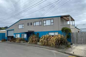 Industrial unit close to Port Chalmers