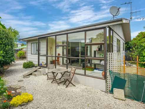 2/30 Leicester Street, Stoke