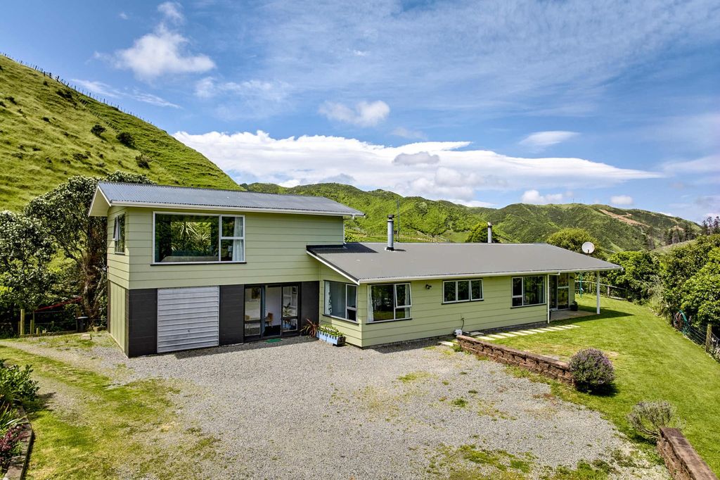 Property value 1176 Paekakariki Hill Road, Pauatahanui realestate.co.nz