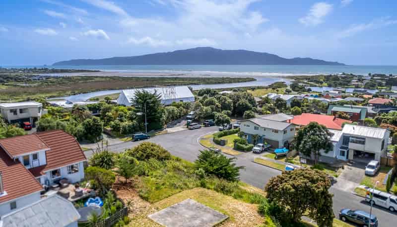 39 Hicks Crescent, WAIKANAE BEACH