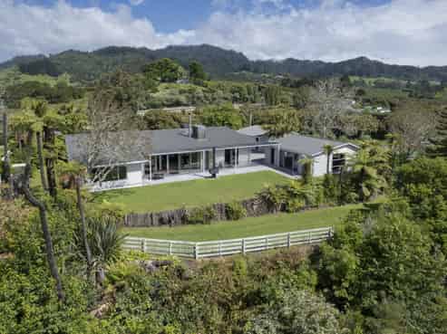 16 Tanners Point Road, Tanners Point