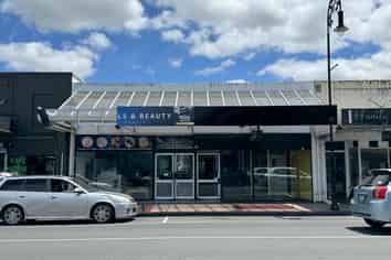 One Building - Room for TWO Tenancies!