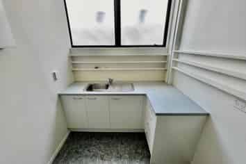 OPEN-PLAN OFFICE/STUDIO