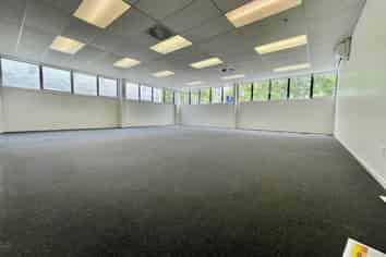 OPEN-PLAN OFFICE/STUDIO