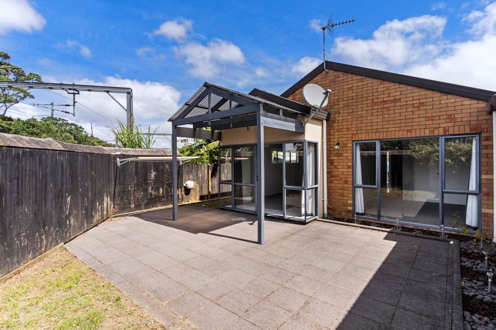 Property value 202M Massey Road, Mangere East realestate.co.nz