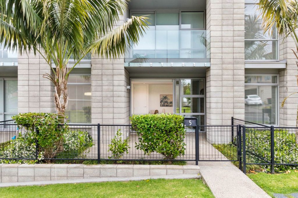 Property value 5 Bickerton Way, Flat Bush realestate.co.nz