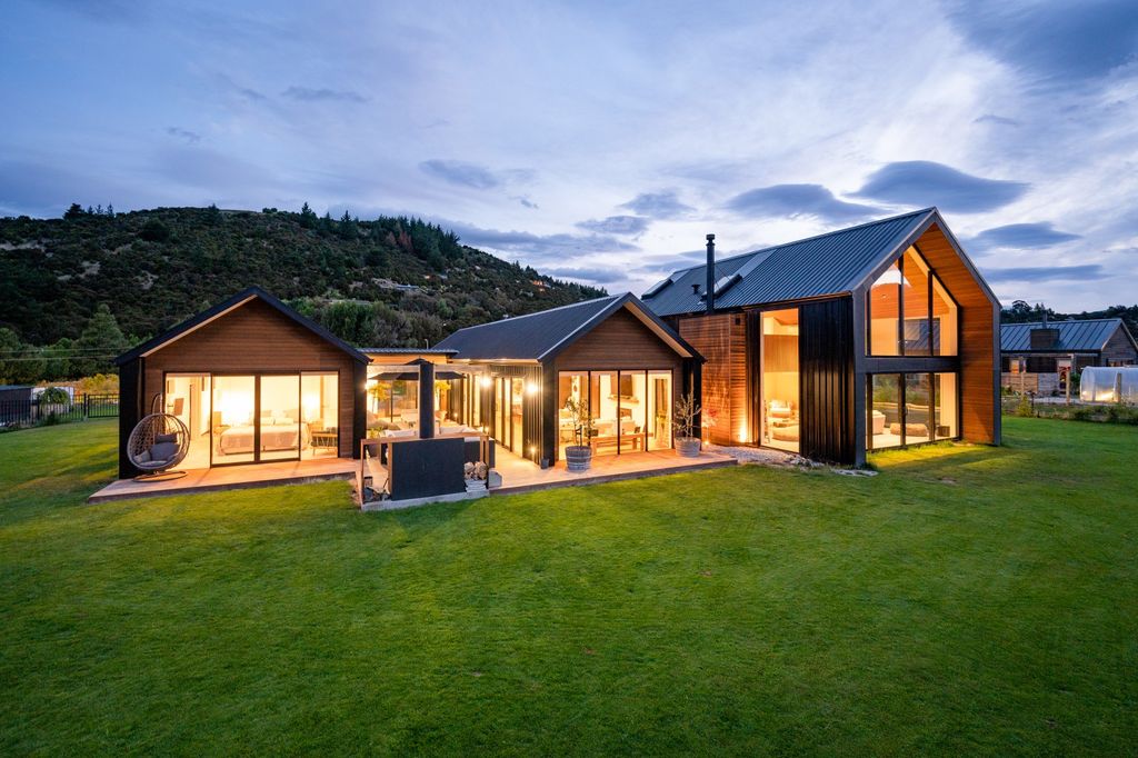 Property value 672 Aubrey Road, Wanaka realestate.co.nz